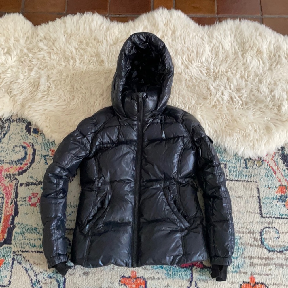 S13 puffer in black size small excellent condition. Like new.